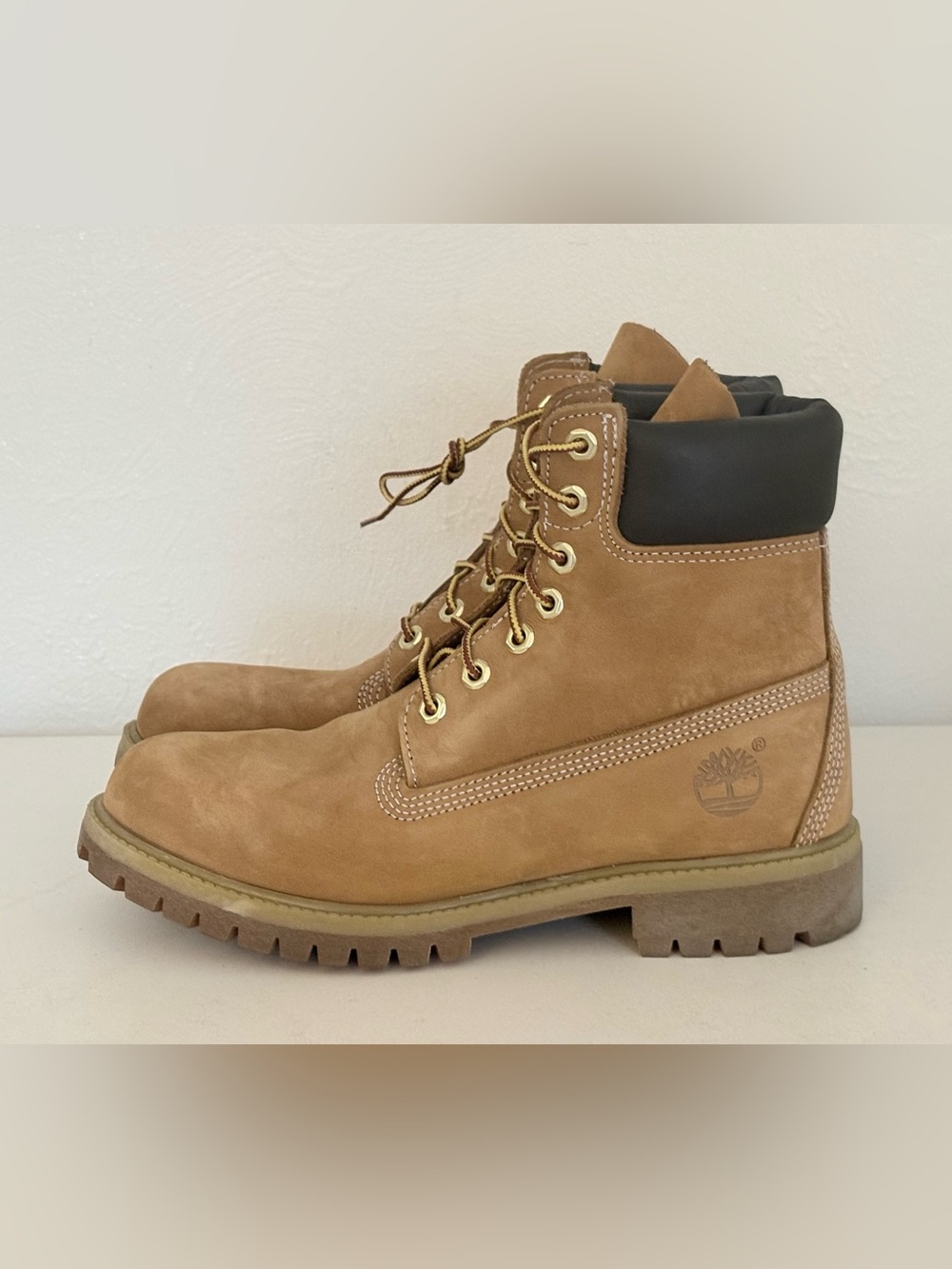 Timberland Men's Wheat Nubuck Lace-Up Work Boots with Black Collar size 7.5 USA